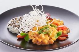 Rotes Thai Curry mit Blumenkohl und Kichererbsen