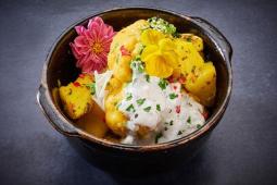 Blumenkohl-Ravaya mit Bombay-Kartoffeln und Koriander-Chutney