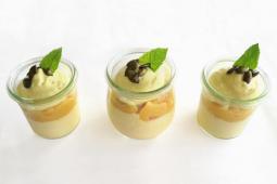 Quitten Panna-Cotta mit Kürbisschaum