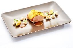 Kalbsrolle / Ingwer-Mais-Kruste / Gingerbeer-Sauce / Popcorn