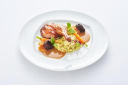 Entenkeule mit Pflaumen, Aprikosen und Weißkrautflan