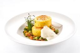 Gebackene Polenta, Tomaten-Spinatragout