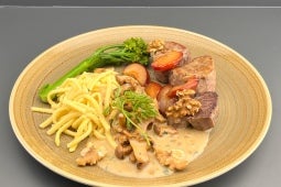 Schweinefilet / Pflaumen-, Pfifferling Jus /  Wilder Brokkoli / Butterspätzle