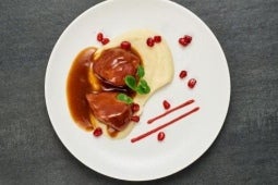 Schweinebäckchen mit Granatapfelgel