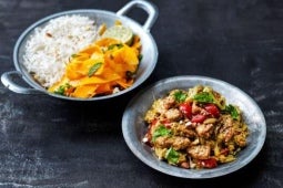 Garden Gourmet - Indien - Butter Chicken, mit gehacktem Minz Kürbissalat und Naan Brot
