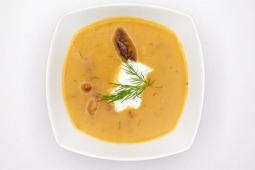 Fränkische Pfifferlingssuppe mit Crème fraiche
