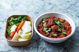 Garden Gourmet - Libanon - Kofta vegane Bällchen mit Kichererbsen, scharfer Tomatensauce und Rohkost