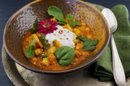 Kichererbsencurry mit Quinoa und veganen Filetstücken