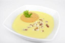 Kartoffelsuppe mit Räucheraal