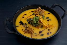 Kürbiscremesuppe mit GARDEN GOURMET Linsenburger