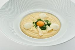 Rahmpolenta, Blattspinat, Trüffelschaum