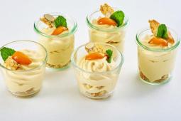 Orangen-Sanddorn-Mousse auf Cantuccinisplitter
