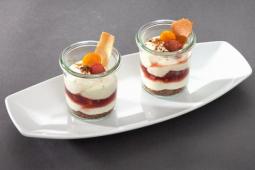 Crunchy Vanillemousse mit Oma's Physalis-Rhabarber-Confit