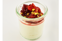 Creme "Mozzarella di Buffalo" mit Cranberry-Tomaten-Salat