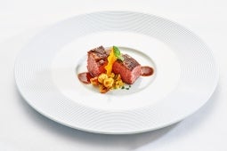 Lammnüsschen / orientalische Jus / karamellisierte Nüsse / Couscous