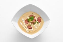 Arabische Linsencremesuppe mit Merguez-Wurst