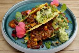 Chili sin Carne in Taco Shells