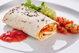 Burritos "Cancun"mit "Pico de Gallo" und Guacamole