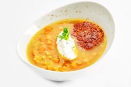 Klare Linsensuppe "Indische Art" mit Karotte und Minzjoghurt