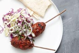 Garden Gourmet - Harissa Köfte vegan mit aromatischem Salat und Fladenbrot