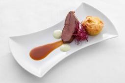 Lammhüfte auf Ale-Sauce, Potato-Pie und Minze-Schaum