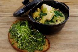 Eintopf vom Markt mit veganen Filetstücken