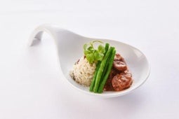 "Persisches Lammragout" mit Granatapfel-Walnußsauce