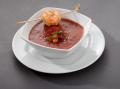 Tomaten-Erdbeersuppe mit gebratenem Spargel und Chili-Garnele