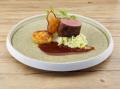 Lammfilet, Hibiskus Lack, Birnenpolenta
