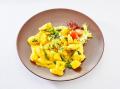 Hähnchenbrust mit Spargel und Mango aus dem Wok mit Kurkuma-Chilisauce