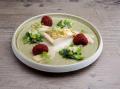 Flussbarsch/ Buttermilch/ Birnen-Lauch/ Rote-Beete-Bällchen .