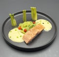 Lachs Fishfond mit Gemüse und weißem Noillypratschaum