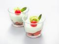 Gurken-Limetten-Joghurtcreme auf Wassermelone