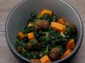 Garden Gourmet Grünkohl mit Süßkartoffelwürfel und veganen Hackbällchen