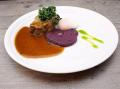 Hackbraten/ Fermentierte Pfeffersauce/ Onsen Ei/ Lila Karottenpüree