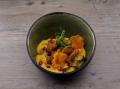 Garden Gourmet Filetstreifen-Curry mit Süßkartoffel, lila Karotte und Granatapfel