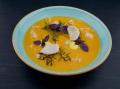 Karottencremesuppe mit geriebenen Meerrettich