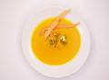 Karottensuppe mit Gartenkresse und Curry-Popcorn