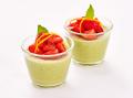 Basilikum Panna Cotta mit Tomaten-Erdbeersalat