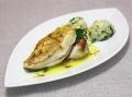 Sizilianisches Zitronen-Hähnchen mit Safran, Perlgraupen-Spinat-Risotto, Olivenöl-Emulsion