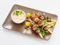 Gegrillte Gemüsespieße mit pikantem Basilikum-Tomatendipp
