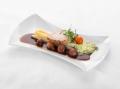 Kalbskrustenbraten mit Borretane-Zwiebeljus, Spargel aus dem Vakuum, 7-Kräuter-Hollandaise