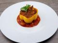 Garden Gourmet gefüllte Paprikaschote auf Fenchel-Tomatensauce