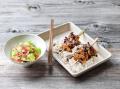 Garden Gourmet - Japan - Gegrillte Yaka Sticks mit fermentierter Pfeffer Paste und eingelegtem Ingwer Gurken Salat