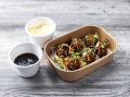 Garden Gourmet - Japan - Takoyaki vegane Bällchen in Pilzsauce, mit Wasserkresse Salat, getrockneten Steinpilzen und Sesam