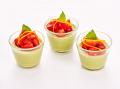 Basilikum Panna Cotta mit Tomaten-Erdbeersalat