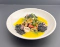 Risotto nero / Meeresfrüchtesalat / gelbe Beurre Blanc