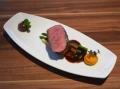 Roastbeef 58°C mit fermentierten Pfeffer und Portweinjus an rotem Linsen-Curry-Püree