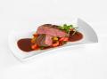 Gebratenes Rindersteak mit Pfeffer-Gewürz-Sauce und Peperonata