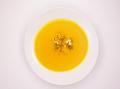 Karottensuppe mit Gartenkresse und Curry-Popcorn